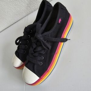 Lacoste women's rainbow sole sneakers in size 8.5, low platform lace up. Black